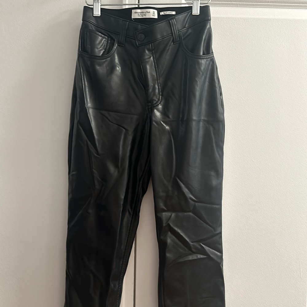 Abercrombie & Fitch The 90s Straight Ultra High Rise Vegan Leather Pants Curve